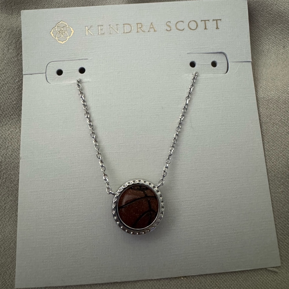 NWT-Kendra Scott Basketball Silver Short Pendant Necklace - Picture 3 of 4